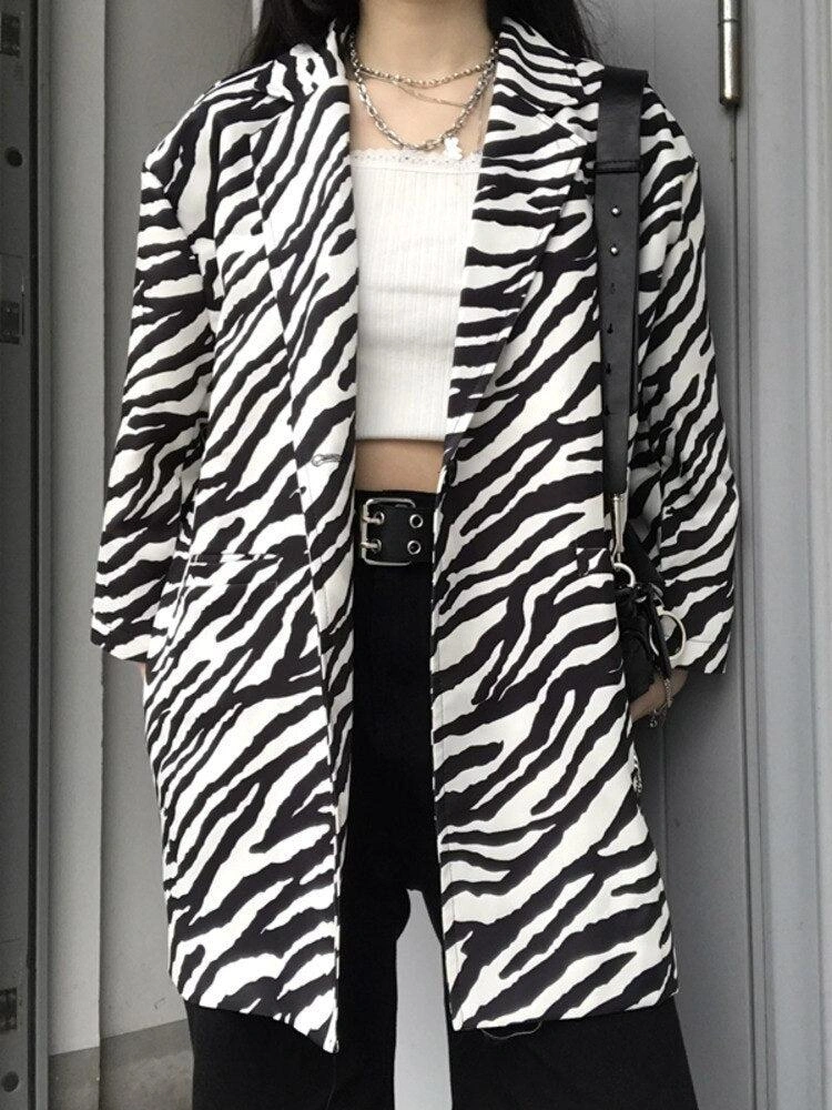 Blazer Maculato Zebra: Eleganza Selvaggia e Stile Audace per un Look Indimenticabile!
