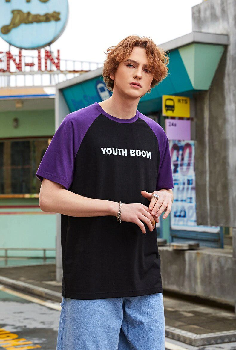 Youth Boom Tee: Esplosione di stile giovane: la tua nuova ossessione di moda estiva.